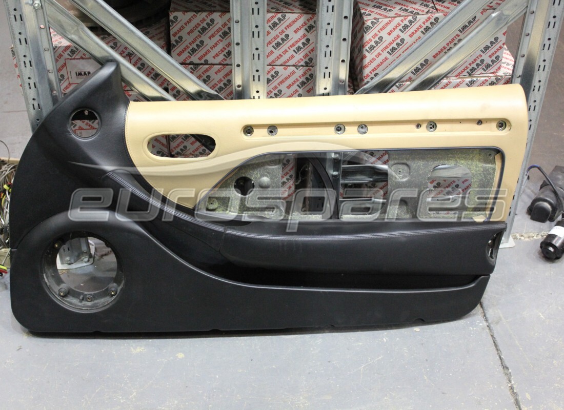 UTILISÉ Maserati PANNEAU DE PORTE DROIT REMBOURRÉ. NUMÉRO DE PIÈCE 667740.. (1)