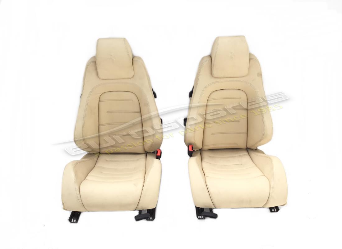 UTILISÉ Ferrari PAIRE DE SIÈGES EN CRÈME . NUMÉRO DE PIÈCE 689998000 (1)