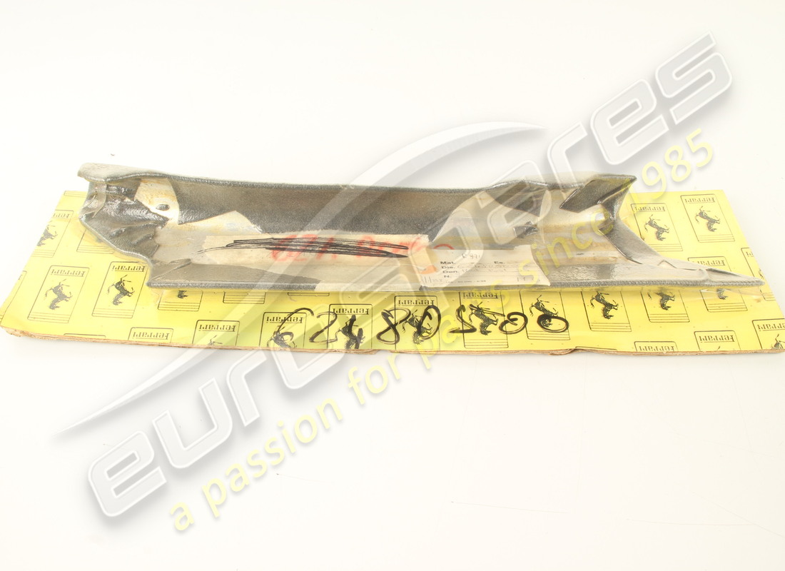 nouvelle moulure rh ferrari. numéro de pièce 62480500 (2)