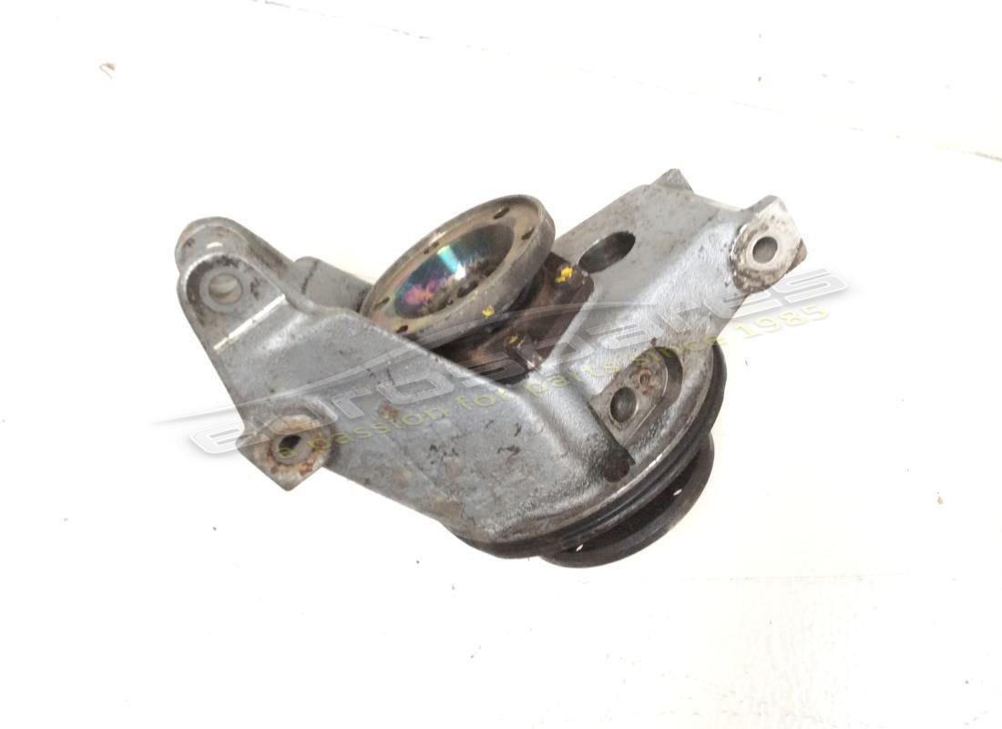 UTILISÉ Ferrari SUPPORT DE MOYEU DROIT. NUMÉRO DE PIÈCE 151236 (1)
