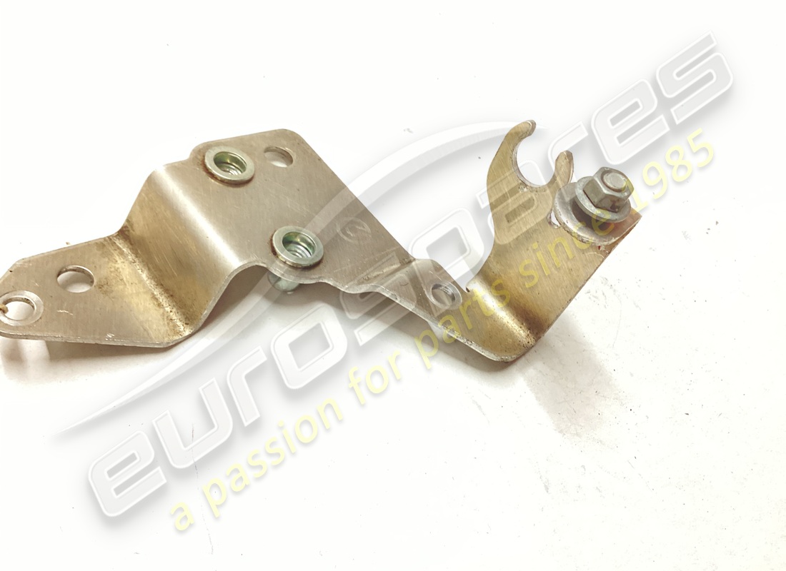 UTILISÉ Ferrari SUPPORT DE JOINT AVANT GAUCHE. NUMÉRO DE PIÈCE 304733 (1)