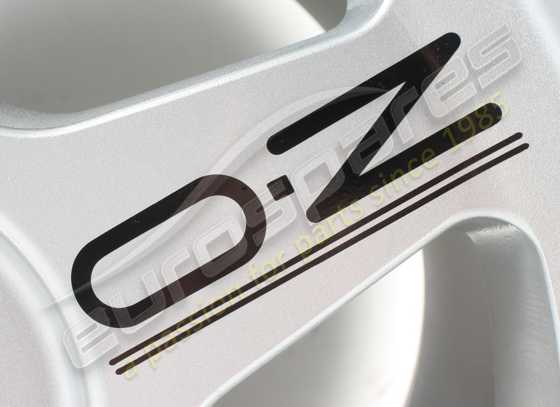 roue arrière neuve ferrari - oz racing (13jx17''). référence a2128 (2)