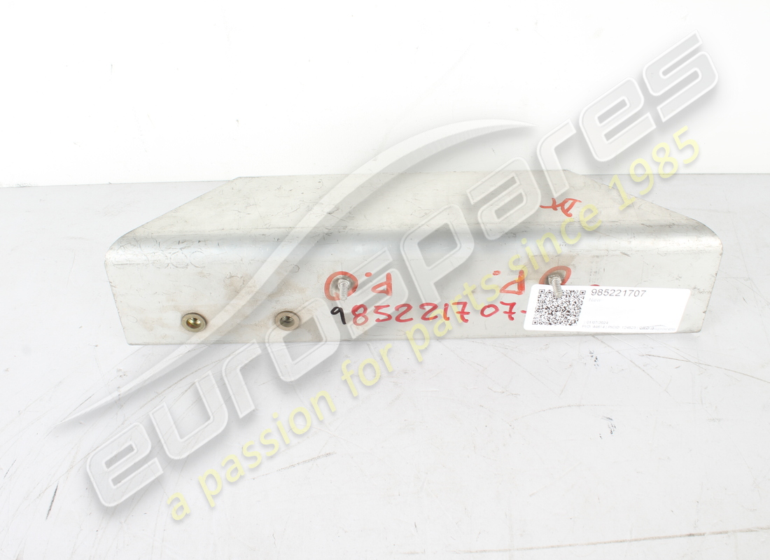 nouveau renfort avant extérieur droit ferrari. numéro de pièce 985221707 (2)