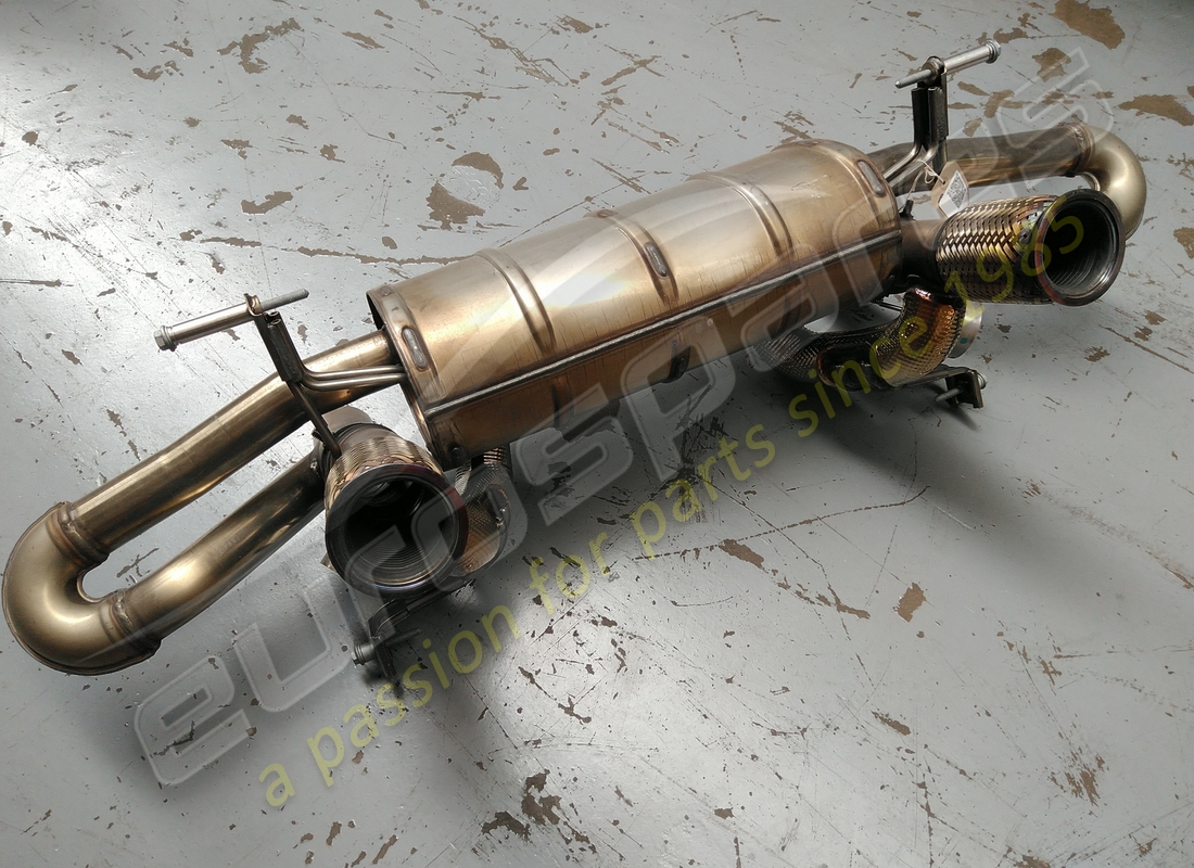 silencieux lamborghini utilisé. numéro de pièce 4t0251051b (2)