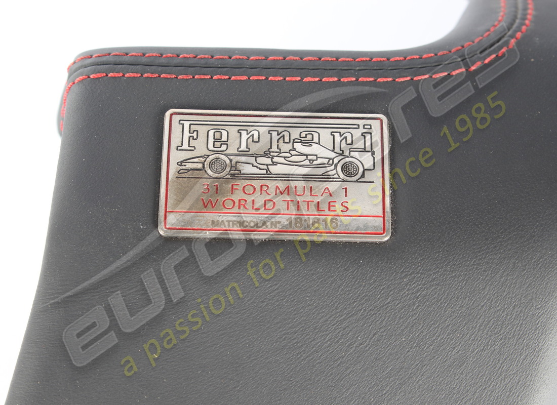 utilisé ferrari panneau inférieur droit. numéro de pièce 814987.. (2)