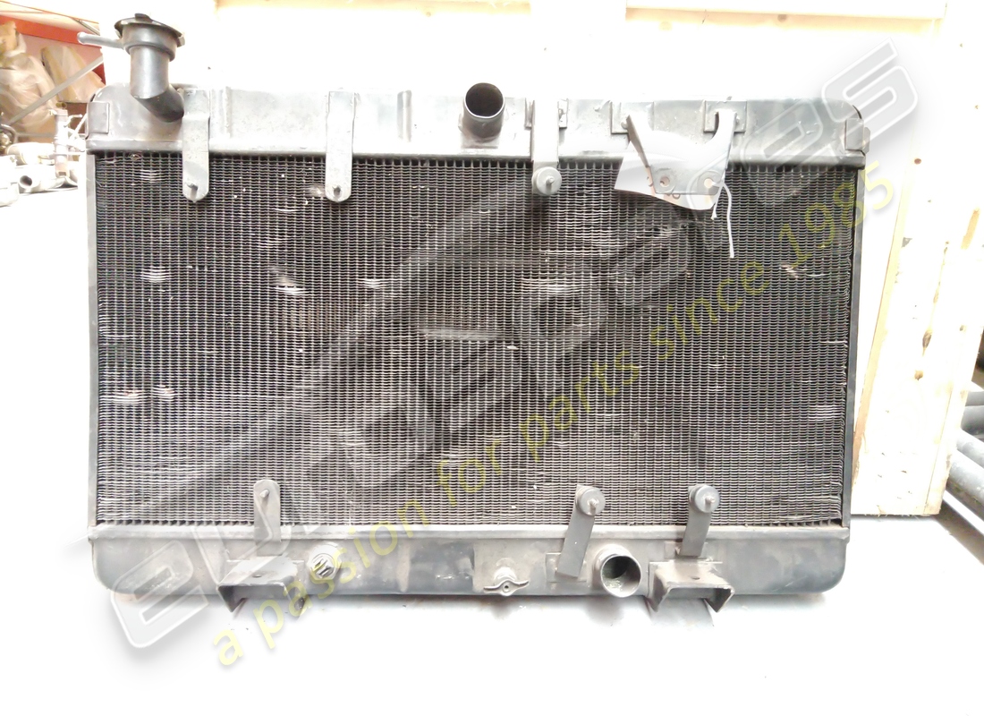 RADIATEUR À EAU Ferrari UTILISÉ. NUMÉRO DE PIÈCE 114707 (1)