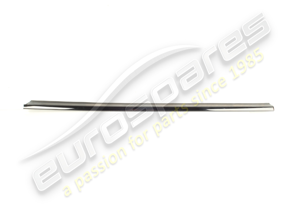 JOINT DE GRATTOIR DE VITRE EXTÉRIEUR GAUCHE D'OCCASION Maserati. NUMÉRO DE PIÈCE 82076100 (1)