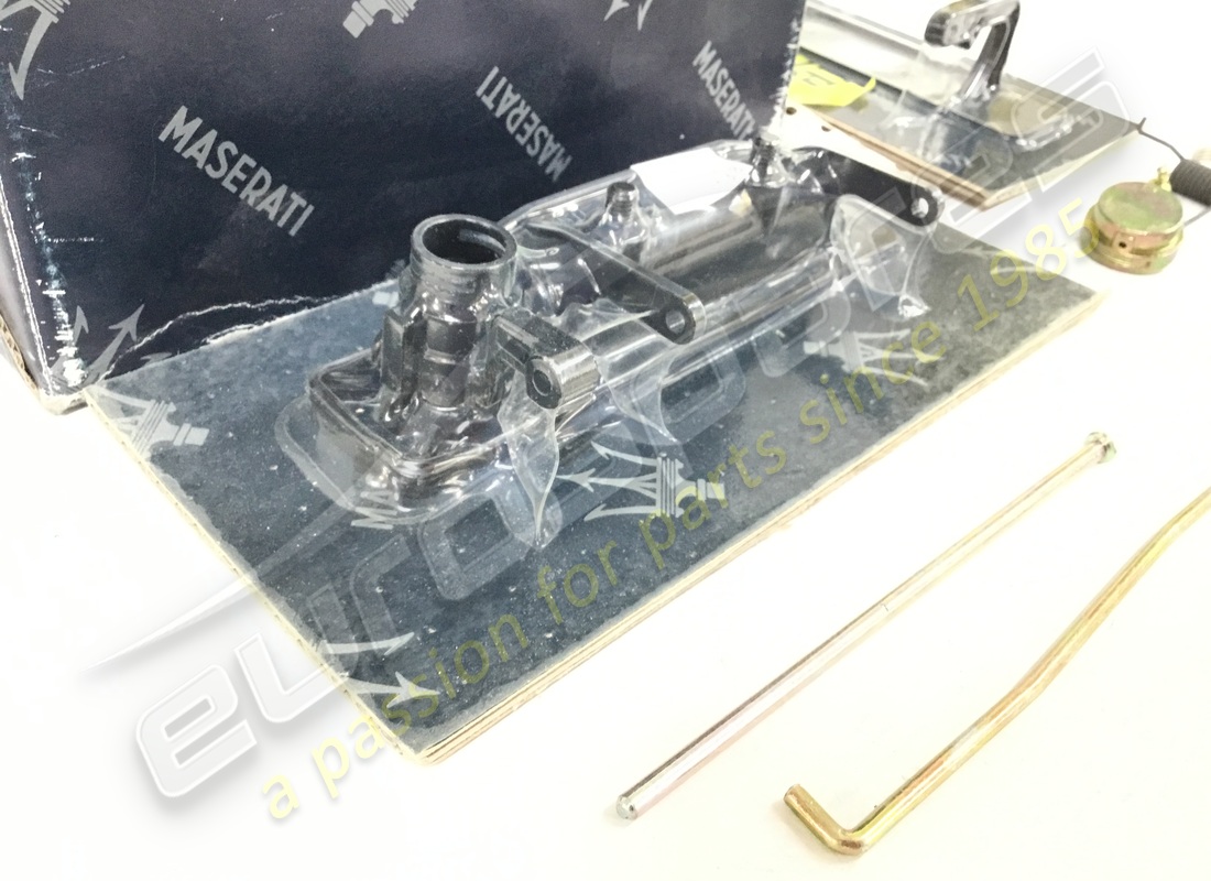 nouvelle poignée maserati. numéro de pièce 374580022 (3)