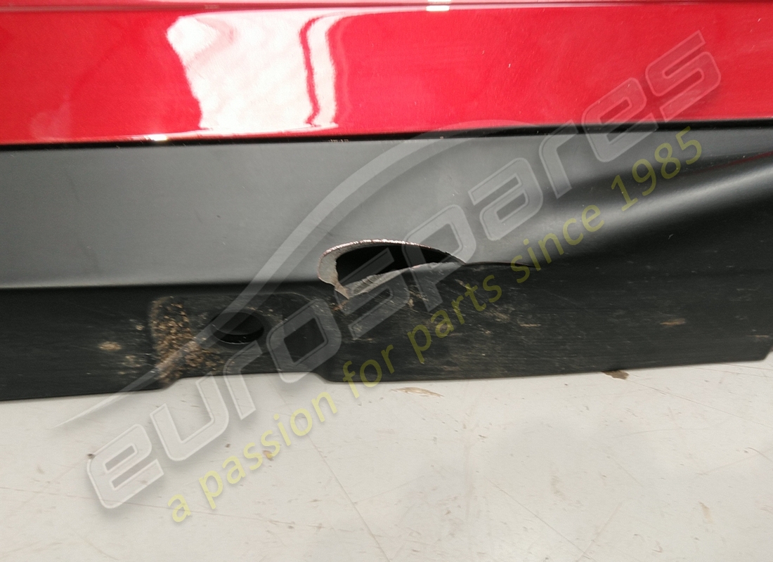 GARNITURE SOUS-PORTE DROITE COMPLÈTE Ferrari ENDOMMAGÉE. NUMÉRO DE PIÈCE 985861771 (1)