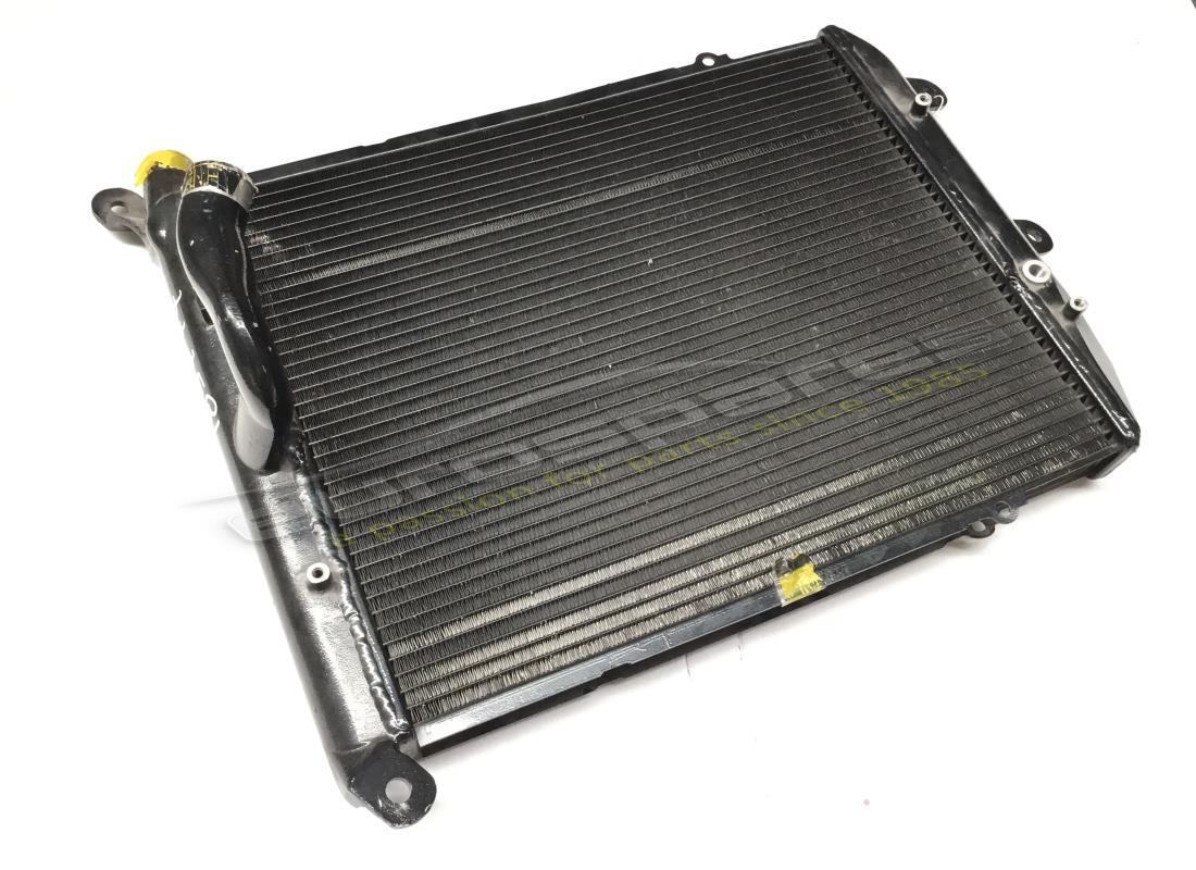 nouveau radiateur d'eau rh ferrari. numéro de pièce 185774 (1)