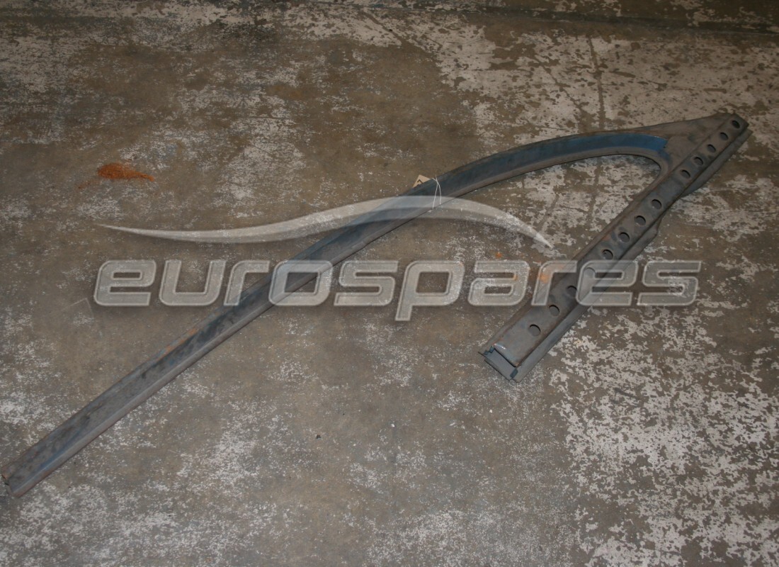 nouveau ferrari cadre gauche 330 gt mk1. numéro de pièce 2421418107 (1)
