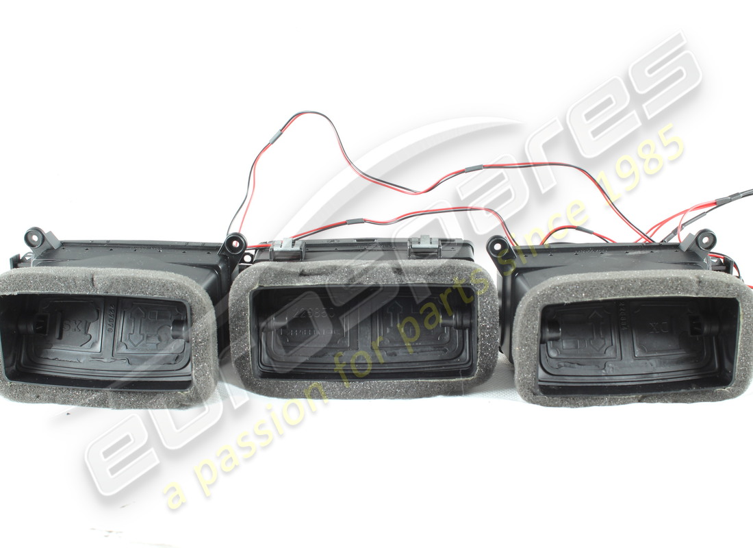 nouveau kit maserati aérateurs + câble. référence 673001090 (1)