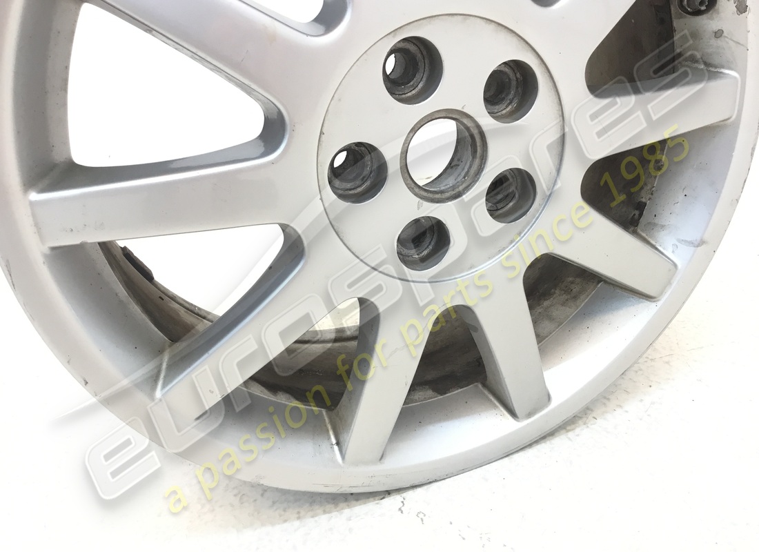 jante de roue avant d'occasion maserati (8x18). numéro de pièce 387201378 (3)