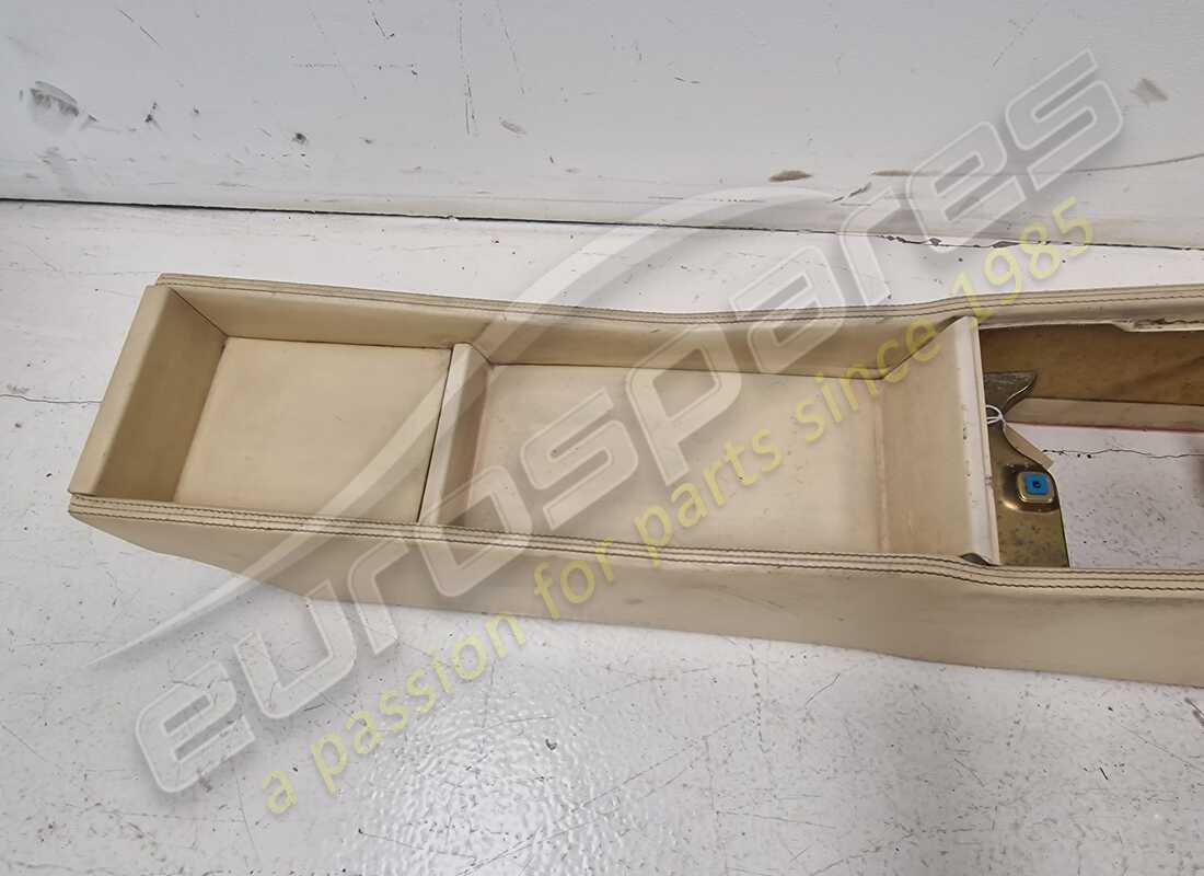 console de couverture de tunnel rembourrée de ferrari utilisée. numéro de pièce 645000.. (5)