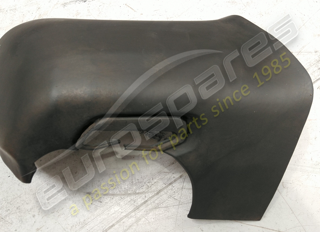 COUVERCLE DE PILIER LATÉRAL SUPÉRIEUR Ferrari ENDOMMAGÉ. NUMÉRO DE PIÈCE 88028000 (1)