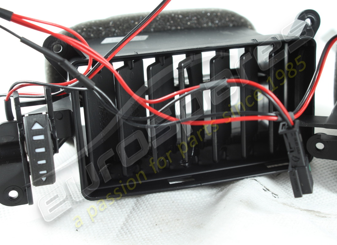 nouveau kit maserati aérateurs + câble. référence 673001090 (2)