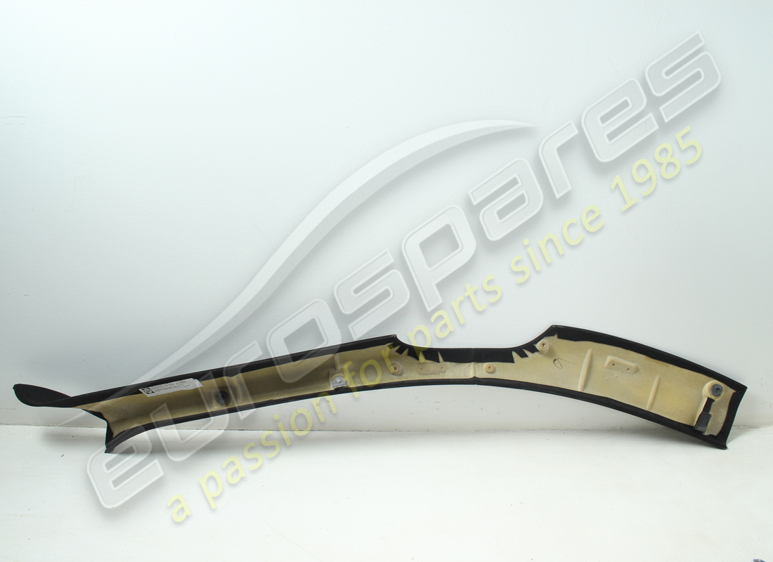 utilisé ferrari garniture de montant de pare-brise gauche. numéro de pièce 862217.. (2)