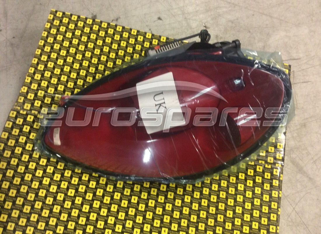 nouveau ferrari lh phare rosso scud. numéro de pièce 72149687 (1)
