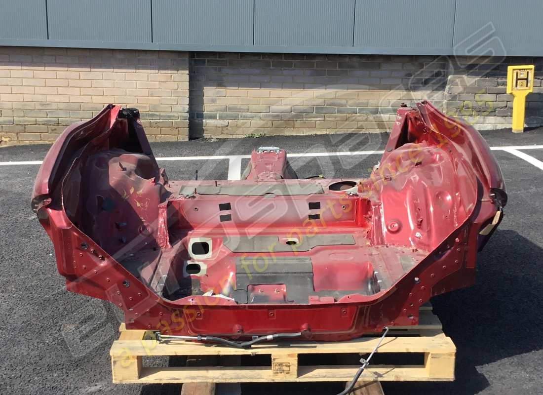 utilisé ferrari section de cadre arrière. numéro de pièce 814360000b (3)
