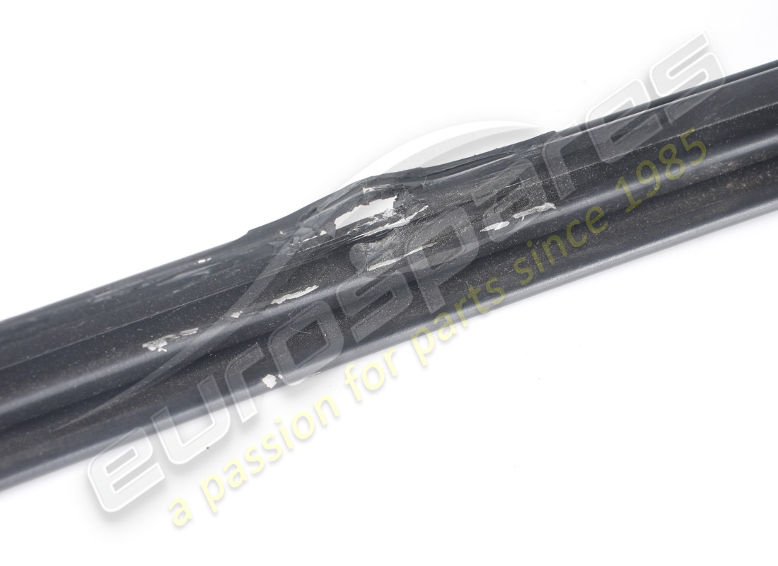 joint de cuvette gauche d'occasion ferrari. numéro de pièce 65525300 (2)