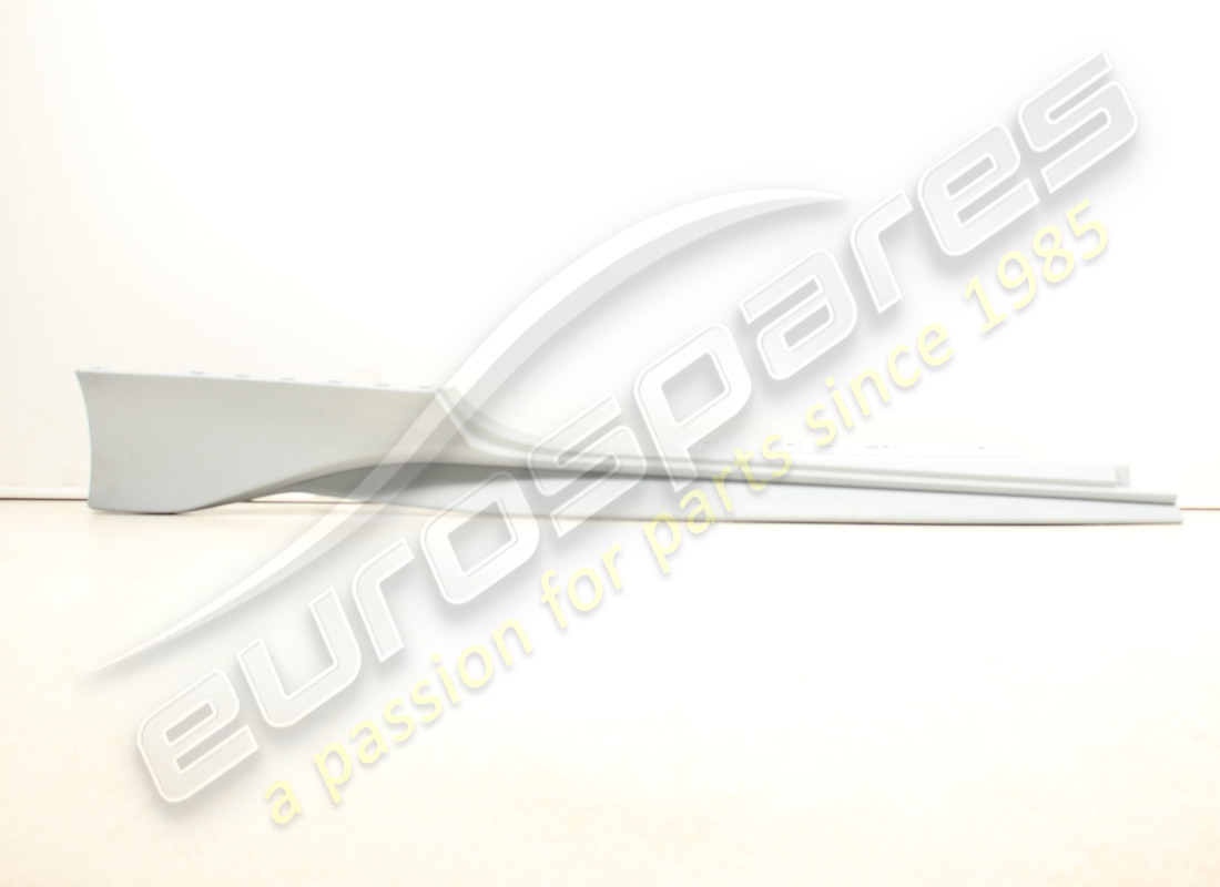 nouvelle garniture sous-porte droite complète ferrari. numéro de pièce 89265110 (1)