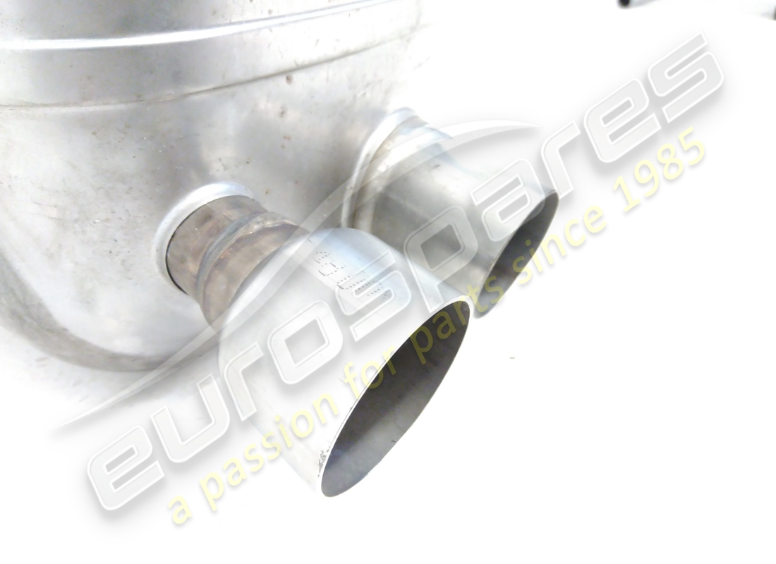 nouveau silencieux arrière gauche ferrari. numéro de pièce 253353 (2)