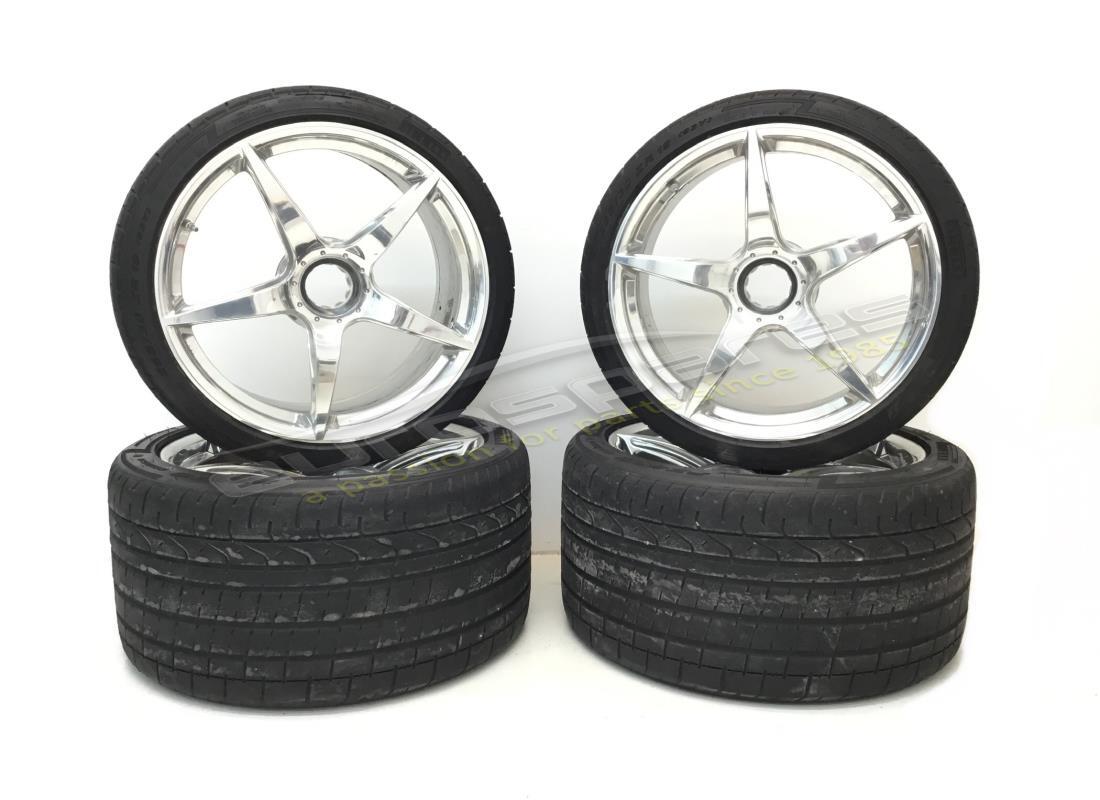 ENSEMBLE DE JANTES NOIRES Ferrari UTILISÉ. NUMÉRO DE PIÈCE 70003494 (1)