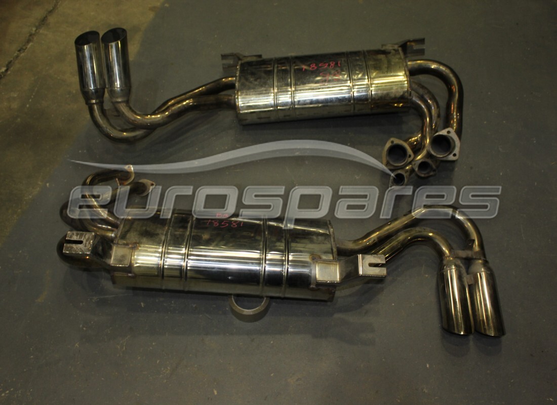 Ferrari ÉCHAPPEMENT ARRIÈRE EN INOX UTILISÉ. NUMÉRO DE PIÈCE 105886A (1)