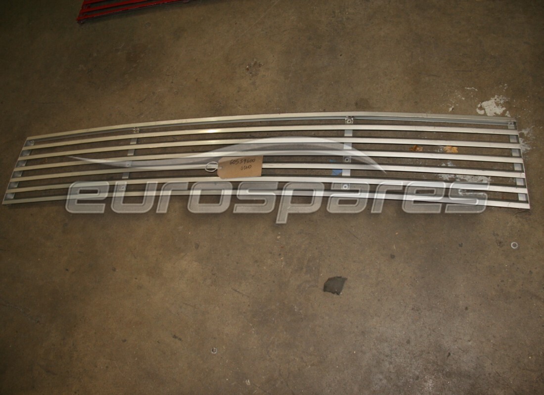 GRILLE DE CAPOT Ferrari UTILISÉE. NUMÉRO DE PIÈCE 60559600 (1)