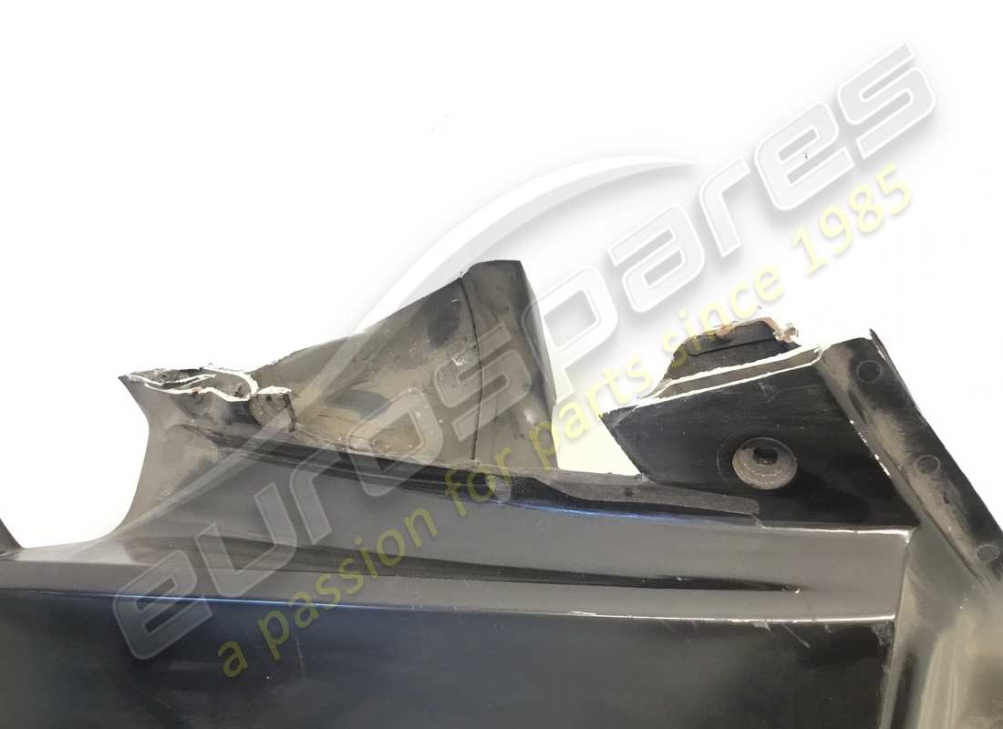 nouveau flançon droit ferrari. numéro de pièce 83815911 (3)