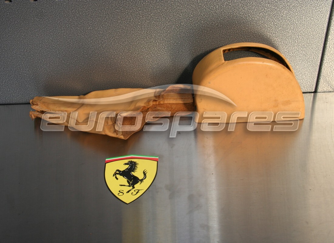 UTILISÉ Ferrari COUVERCLE DE LEVIER DE FREIN À MAIN LHD GTS . NUMÉRO DE PIÈCE 62481500 (1)
