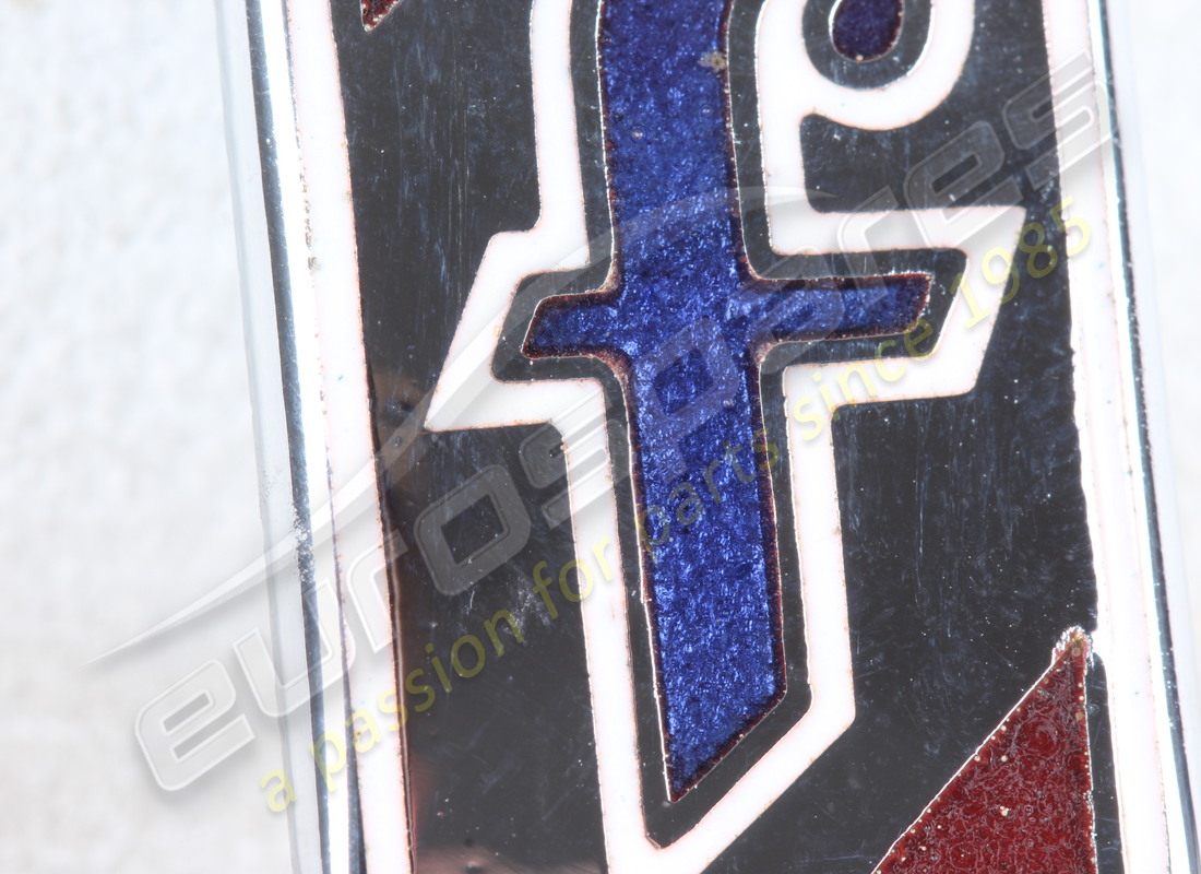 NOUVEL EMBLÈME PININFARINA MASERATI. NUMÉRO DE PIÈCE 67860500 (2) nouvel emblème pininfarina maserati. numéro de pièce 67860500 (2)