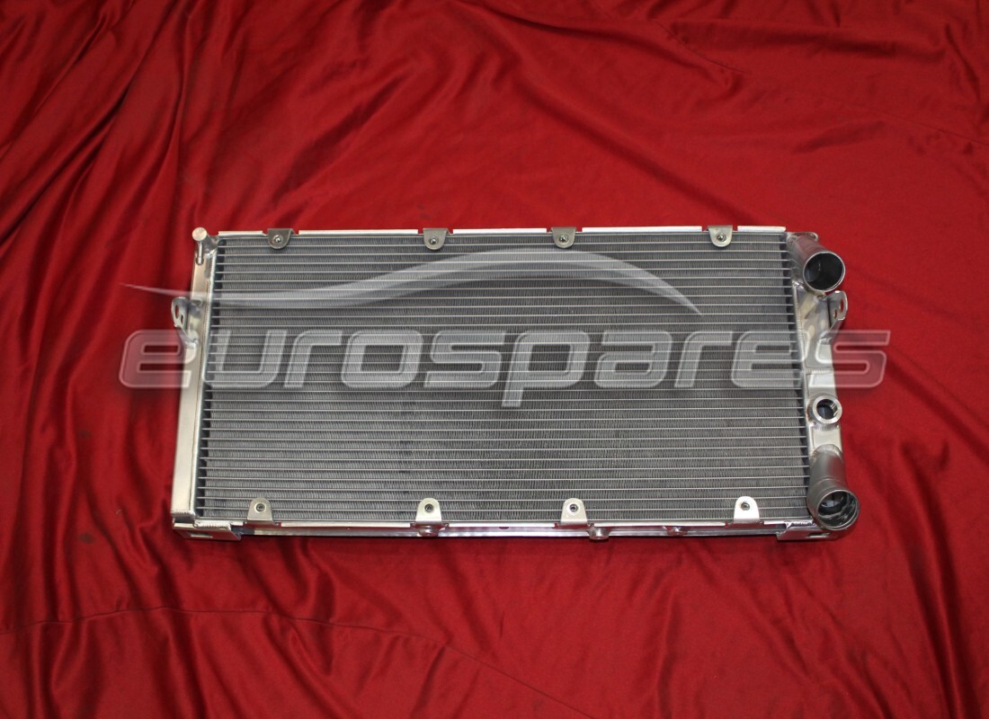 NOUVEAU RADIATEUR À EAU Eurospares. NUMÉRO DE PIÈCE 136398 (1)