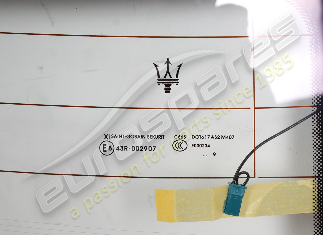 nouvelle vitre arrière maserati. numéro de pièce 673003589 (2)
