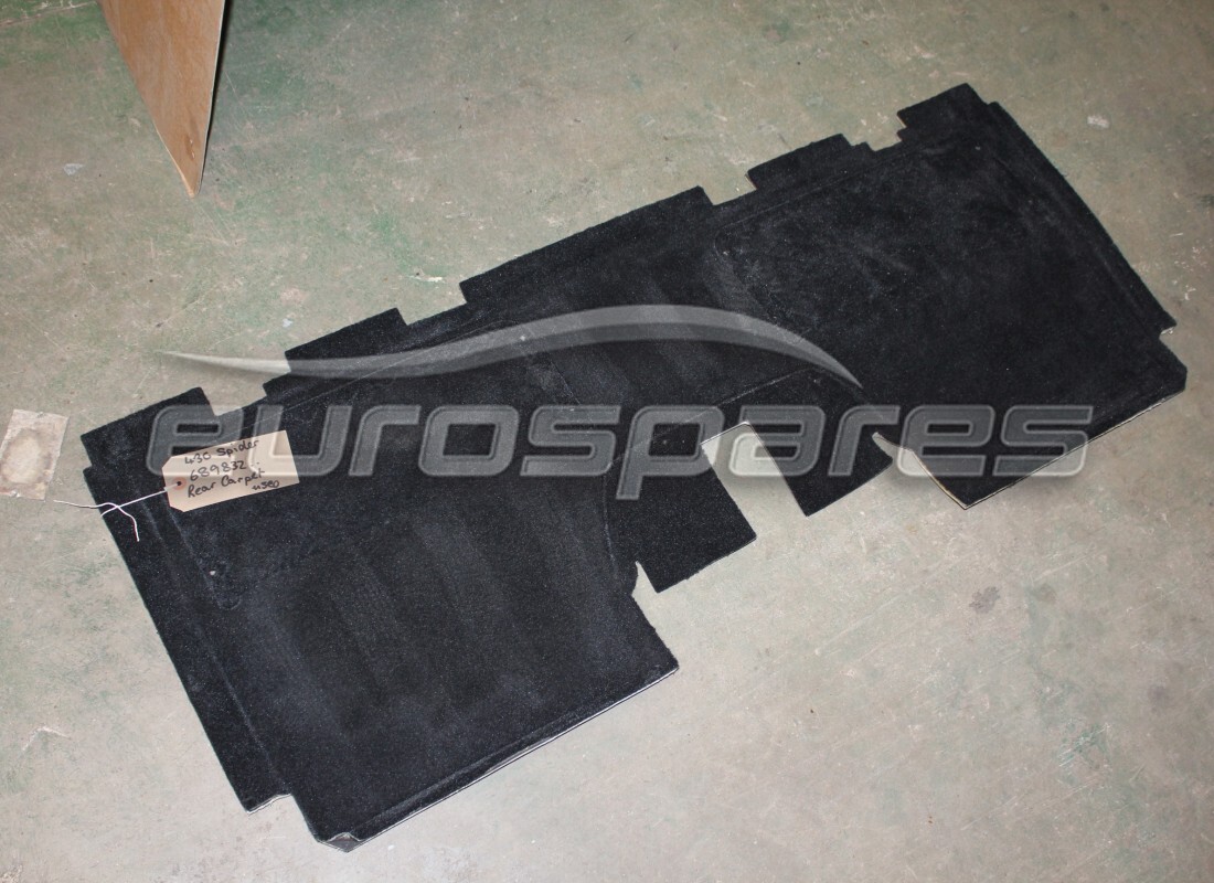 UTILISÉ Ferrari TAPIS ARRIÈRE COMPLET. NUMÉRO DE PIÈCE 689832.. (1)