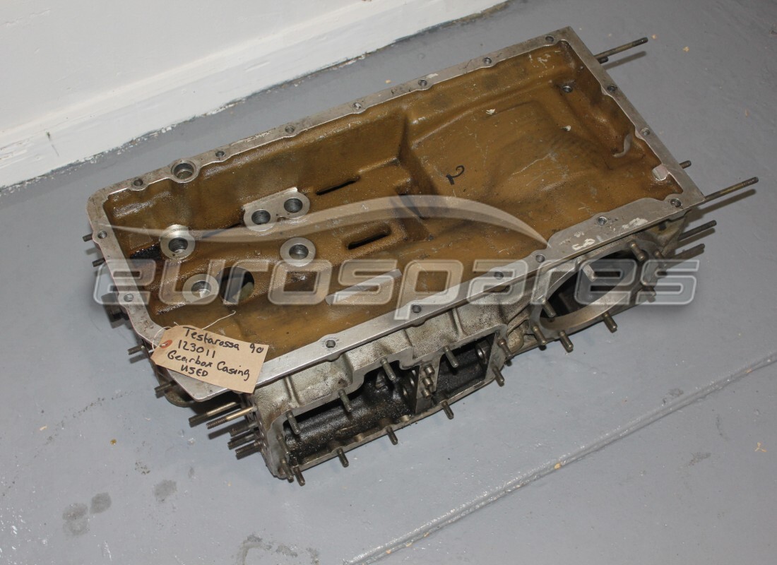 Ferrari CARTER DE BOITE DE VITESSES UTILISÉ. NUMÉRO DE PIÈCE 123011 (1)