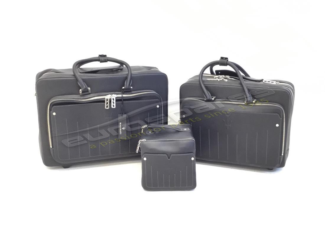 nouveau ensemble de valises maserati. numéro de pièce 680068.. (1)