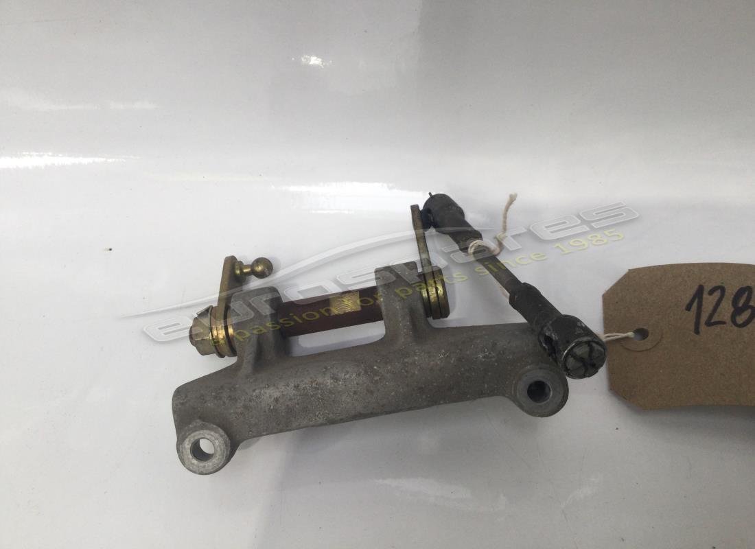UTILISÉ Ferrari SUPPORT D'ACCÉLÉRATEUR. NUMÉRO DE PIÈCE 128745 (1)