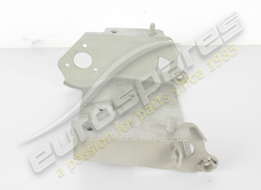 nouveau support droit ferrari. numéro de pièce 62131300 (2)