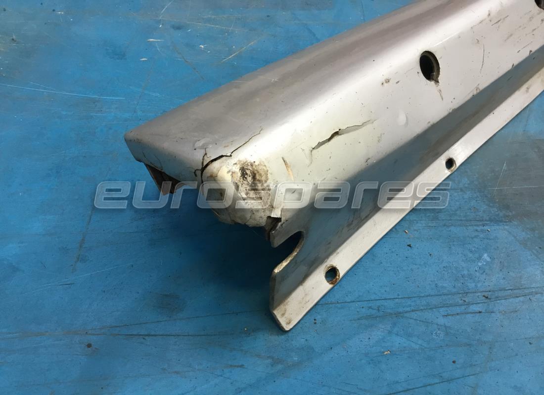 UTILISÉ Maserati JUPE LATÉRALE DROITE COUPE' M138 . NUMÉRO DE PIÈCE 980001074 (1)