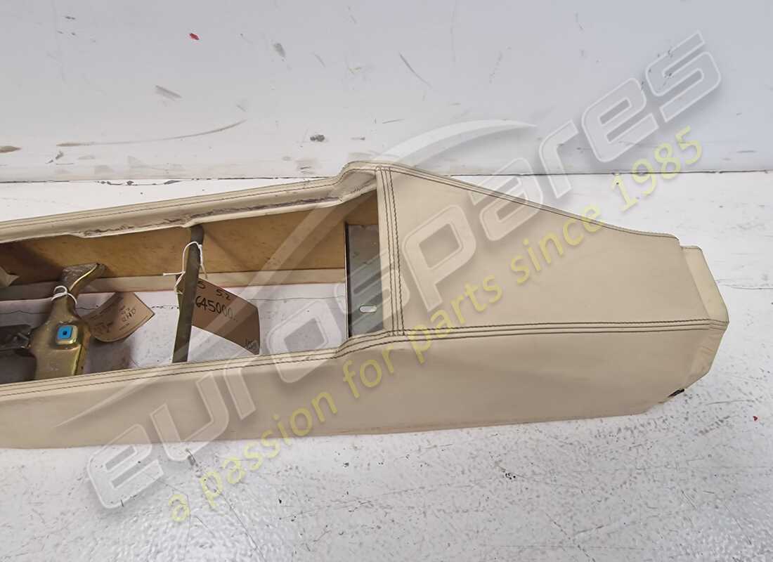 console de couverture de tunnel rembourrée de ferrari utilisée. numéro de pièce 645000.. (7)