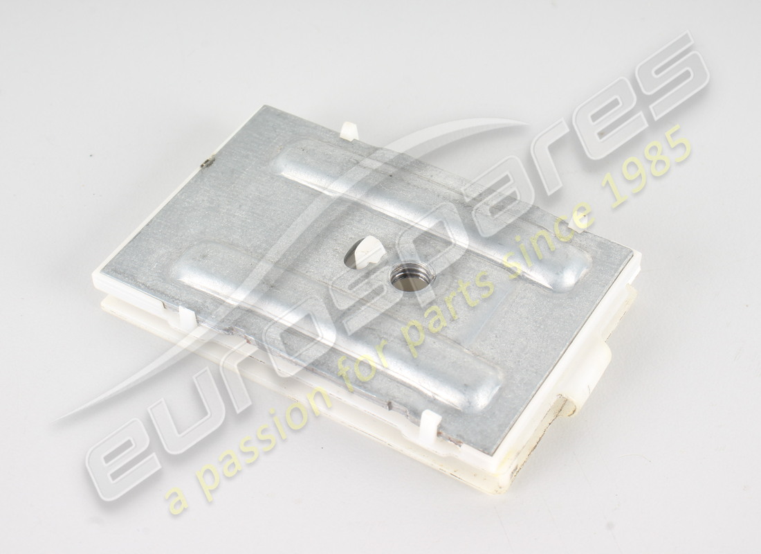 pièce de fixation d'occasion lamborghini. numéro de pièce 8h0845233 (3)