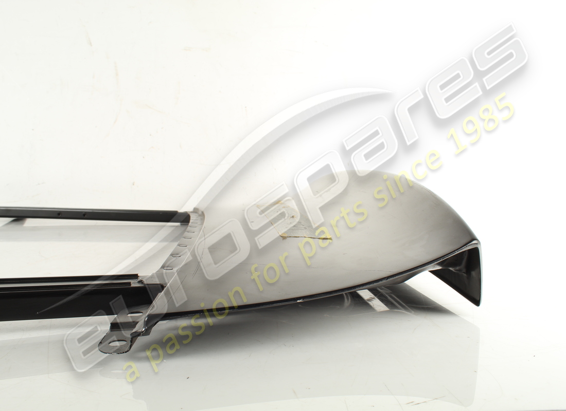 NOUVEAU CAPOT DE CAPOT ARRIÈRE EN TÔLE FERRARI -ST. NUMÉRO DE PIÈCE 69945011 (7) nouveau capot de capot arrière en tôle ferrari -st. numéro de pièce 69945011 (7)