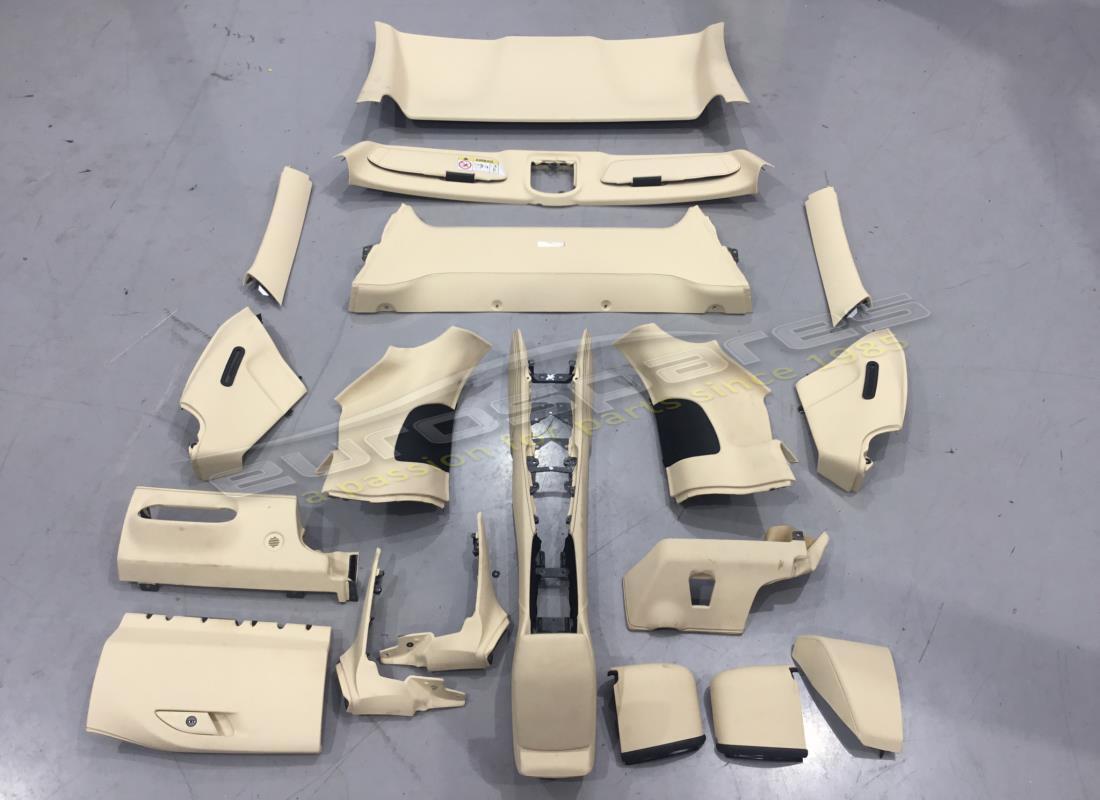 nouveau kit de panneaux de console centrale rhd crème ferrari. numéro de pièce 874527000 (1)
