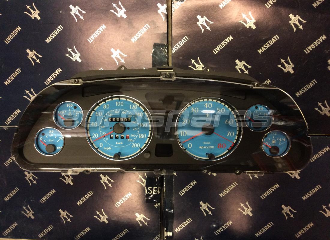 nouveau maserati tableau de bord complet, miles. numéro de pièce 202858 (1)