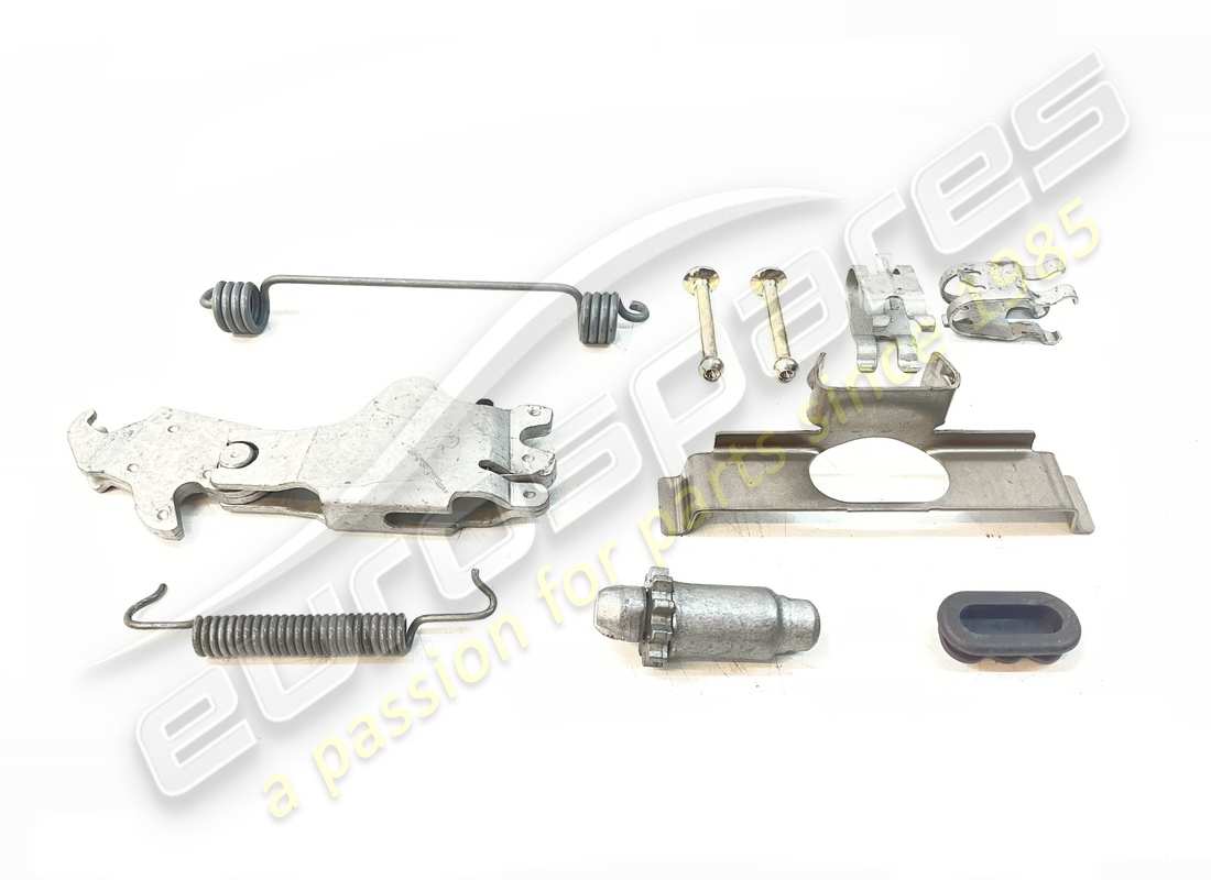 nouveau kit d'accessoires et de fixations maserati. numéro de pièce 673000034 (2)