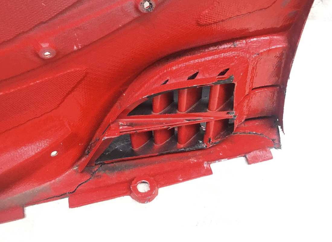 pare-choc avant ferrari endommagé. numéro de pièce 89399000 (3)