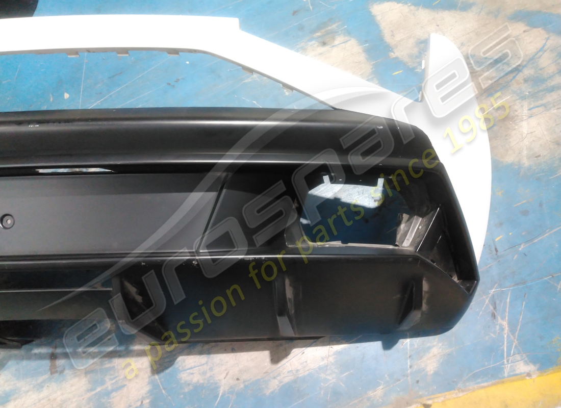 utilisé lamborghini pare-choc arrière. numéro de pièce 400807497f (6)