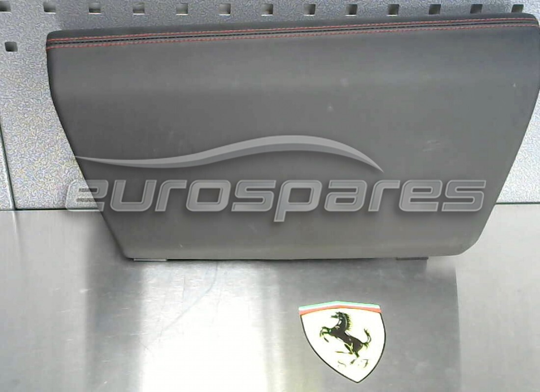 PORTE GARNITURE DE Ferrari UTILISÉE. NUMÉRO DE PIÈCE 82875600 (1)