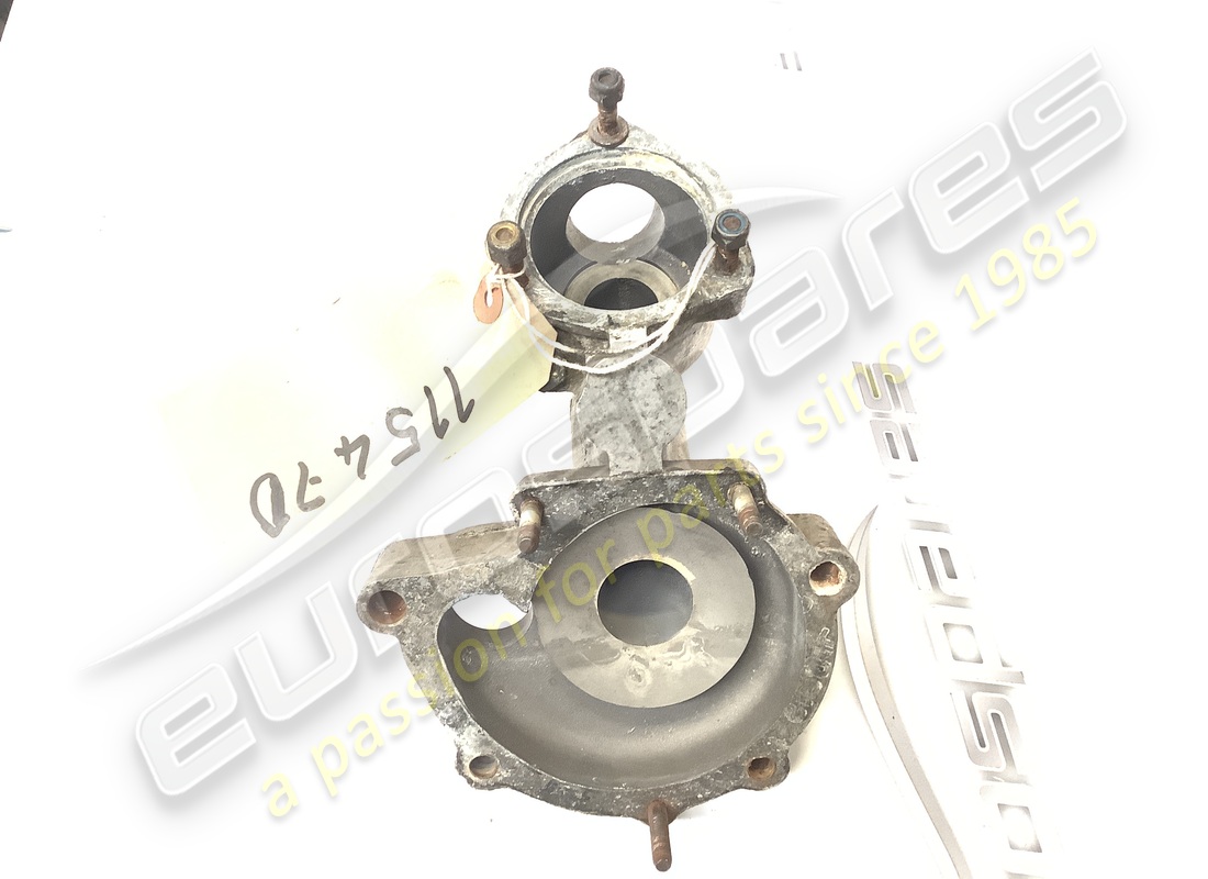 corps de pompe à eau utilisé ferrari. numéro de pièce 115470 (2)